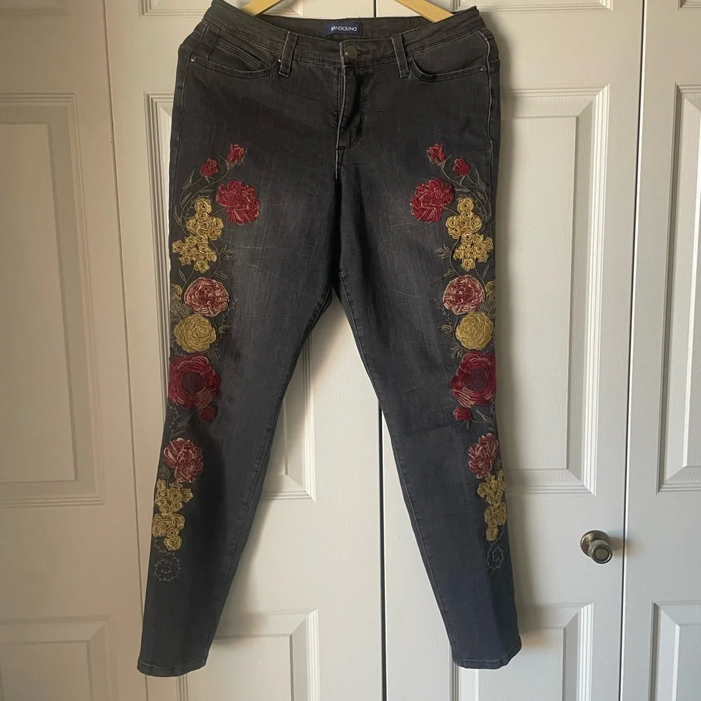 Bandolino | Lisbeth floral embroidered skinny jeans. Size 8. Stretch.